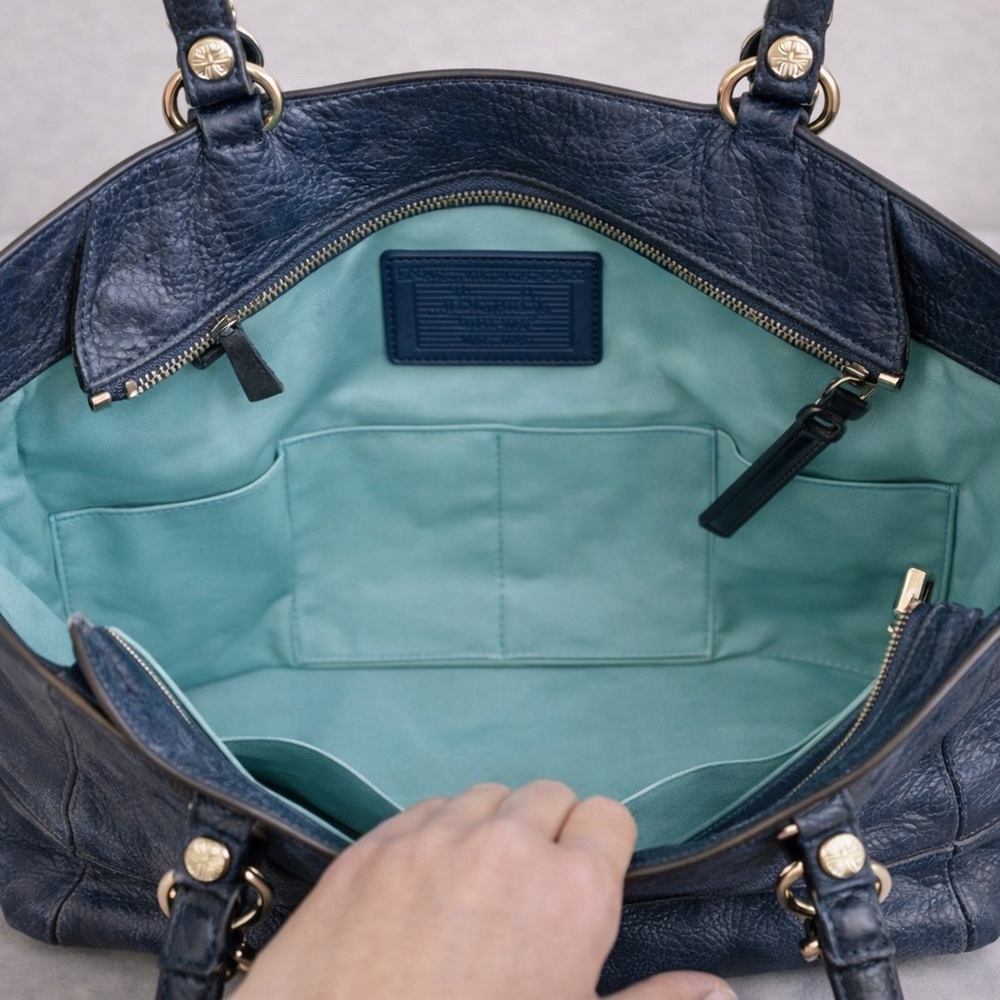 Authentic Coach Blue Leather Tote w/ Chain Straps Classic Everyday Bag - Picture 5 of 8